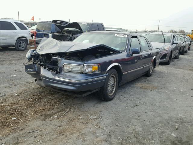 1LNLM82WXTY613195 - 1996 LINCOLN TOWN CAR S BLUE photo 2