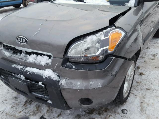 KNDJT2A28B7225493 - 2011 KIA RIO GRAY photo 9