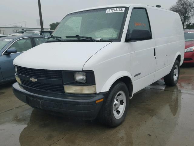 1GCDM19W51B152915 - 2001 CHEVROLET ASTRO WHITE photo 2