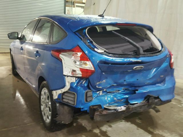 1FAHP3K28CL421150 - 2012 FORD FOCUS SE BLUE photo 3