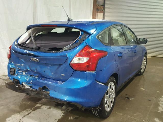 1FAHP3K28CL421150 - 2012 FORD FOCUS SE BLUE photo 4