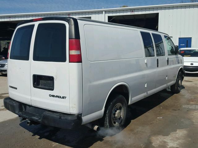 1GCHG39U141149569 - 2004 CHEVROLET EXPRESS G3 WHITE photo 4