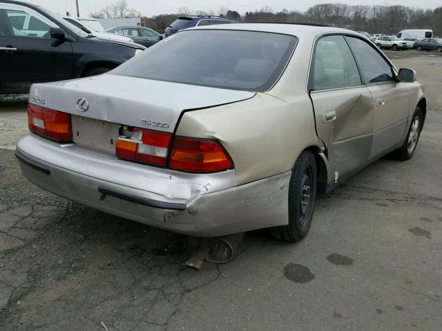 JT8BF22G4V0020173 - 1997 LEXUS ES 300 SILVER photo 4