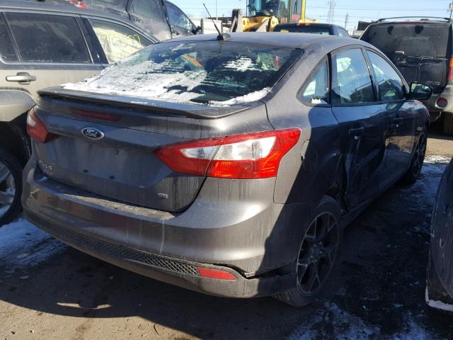 1FAHP3F24CL226527 - 2012 FORD FOCUS SE GRAY photo 4