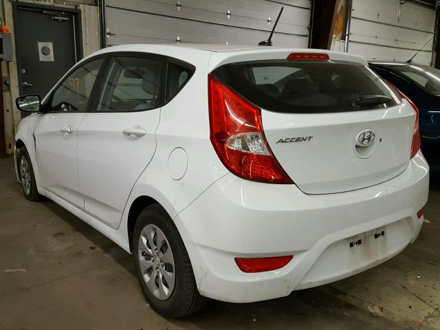 KMHCT5AE6GU284017 - 2016 HYUNDAI ACCENT SE WHITE photo 3