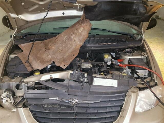 1C4GP45R55B411091 - 2005 CHRYSLER TOWN & COU TAN photo 7