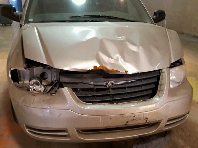 1C4GP45R55B411091 - 2005 CHRYSLER TOWN & COU TAN photo 9