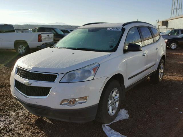 1GNKREED3BJ392600 - 2011 CHEVROLET TRAVERSE L WHITE photo 2