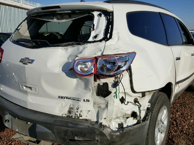 1GNKREED3BJ392600 - 2011 CHEVROLET TRAVERSE L WHITE photo 9