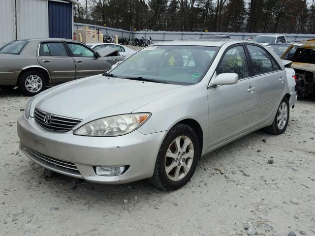 JTDBF30K260167950 - 2006 TOYOTA CAMRY LE SILVER photo 2