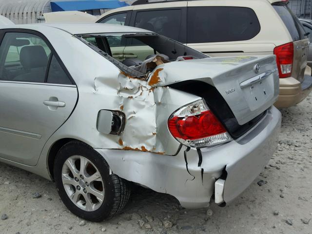 JTDBF30K260167950 - 2006 TOYOTA CAMRY LE ვერცხლისფერი ფოტო 9