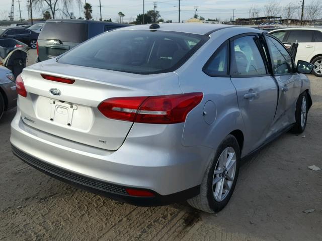 1FADP3F26FL370244 - 2015 FORD FOCUS SE SILVER photo 4