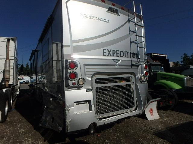 4UZACJDC56CX33671 - 2006 FREIGHTLINER CHASSIS X SILVER photo 3