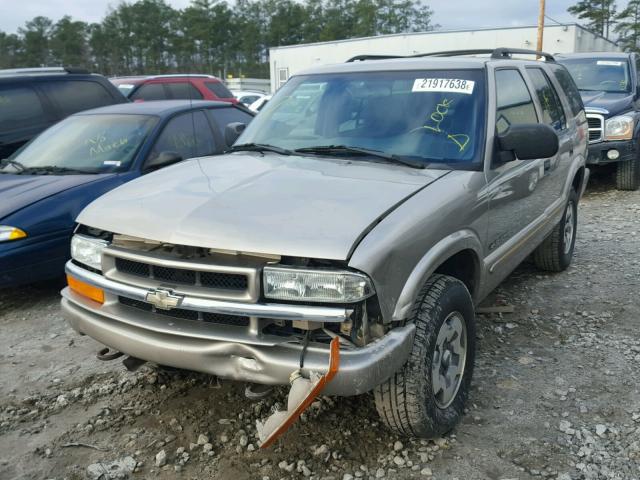 1GNDT13WX2K236443 - 2002 CHEVROLET BLAZER TAN photo 2