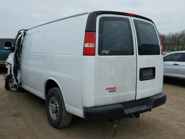 1GCWGFFA3B1109543 - 2011 CHEVROLET EXPRESS G2 WHITE photo 3