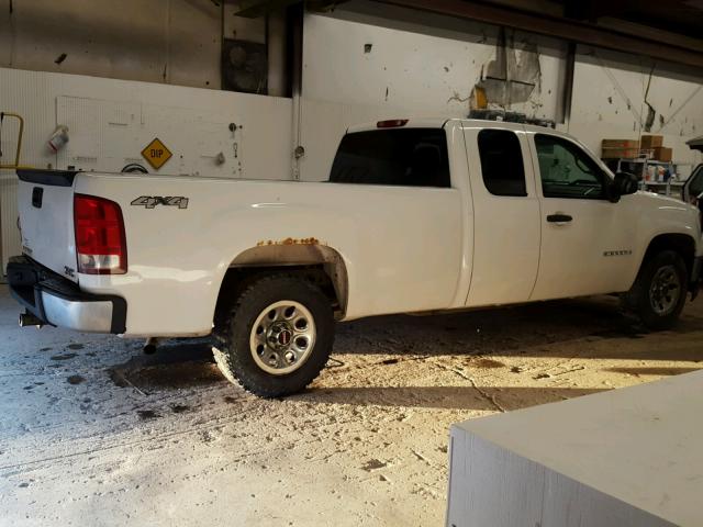 1GTEK19J78E172042 - 2008 GMC SIERRA K15 WHITE photo 4