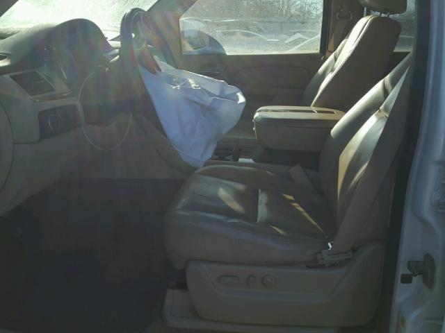 1GYUKJEF8AR180480 - 2010 CADILLAC ESCALADE E WHITE photo 5