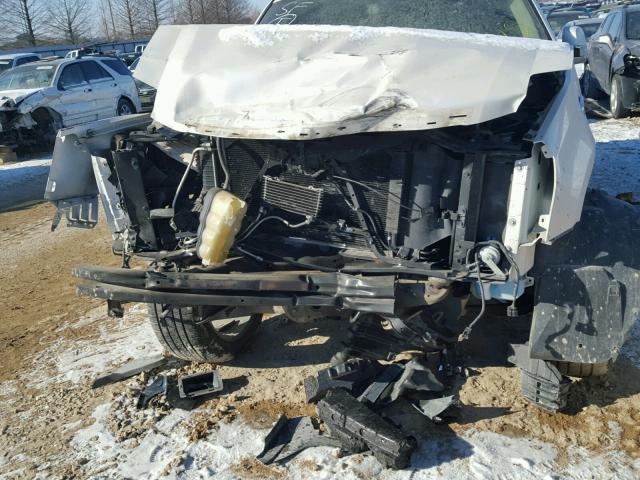 1GYUKJEF8AR180480 - 2010 CADILLAC ESCALADE E WHITE photo 9