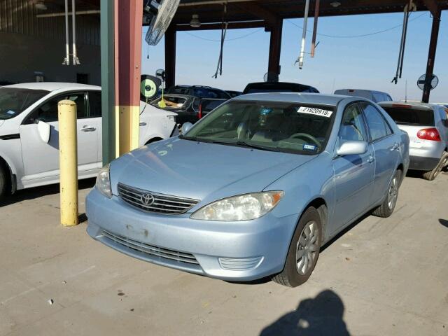 4T1BE32K75U521206 - 2005 TOYOTA CAMRY LE BLUE photo 2