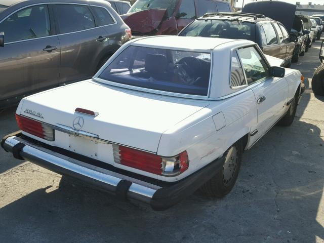 WDBBA48D8JA088679 - 1988 MERCEDES-BENZ 560 SL WHITE photo 4