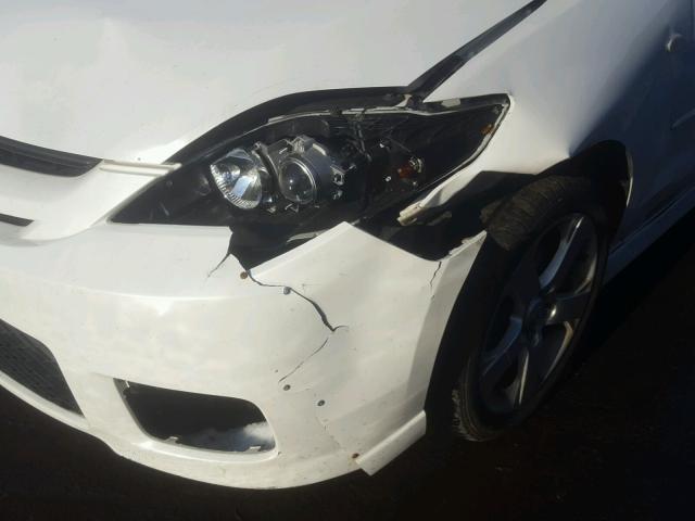 JM1CR293260126543 - 2006 MAZDA 5 WHITE photo 9