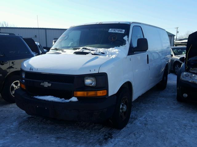 1GCEG15X361117538 - 2006 CHEVROLET EXPRESS G1 WHITE photo 2