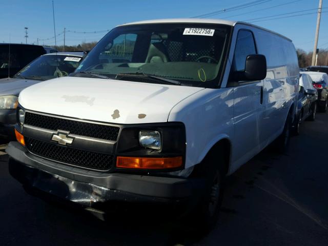 1GCGG25CX91138726 - 2009 CHEVROLET EXPRESS G2 WHITE photo 2