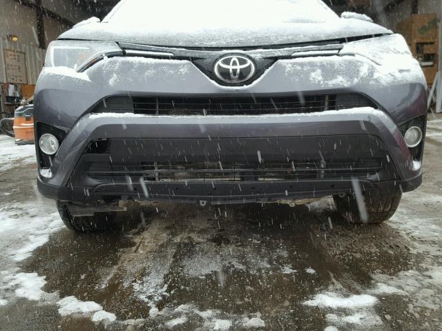 2T3RFREV0HW593493 - 2017 TOYOTA RAV4 XLE GRAY photo 9