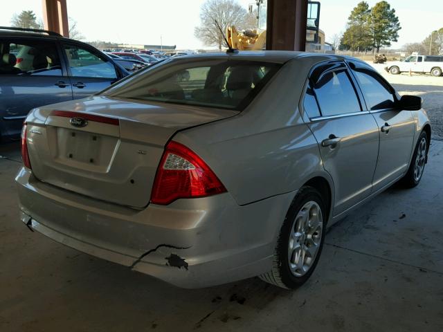 3FAHP0HA1AR135166 - 2010 FORD FUSION SE SILVER photo 4