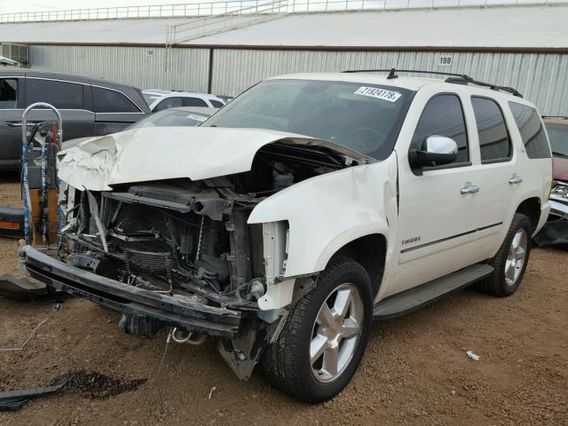 1GNSKCE07DR112798 - 2013 CHEVROLET TAHOE K150 WHITE photo 2