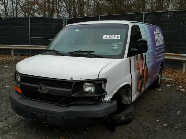 1GCEG15X441170343 - 2004 CHEVROLET EXPRESS G1 WHITE photo 2