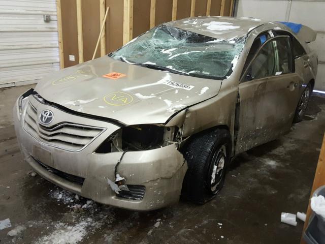 4T4BF3EK4BU770776 - 2011 TOYOTA CAMRY/SE/L GOLD photo 2