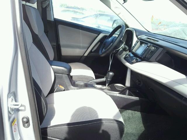 2T3WFREV4HW348943 - 2017 TOYOTA RAV4 XLE SILVER photo 5