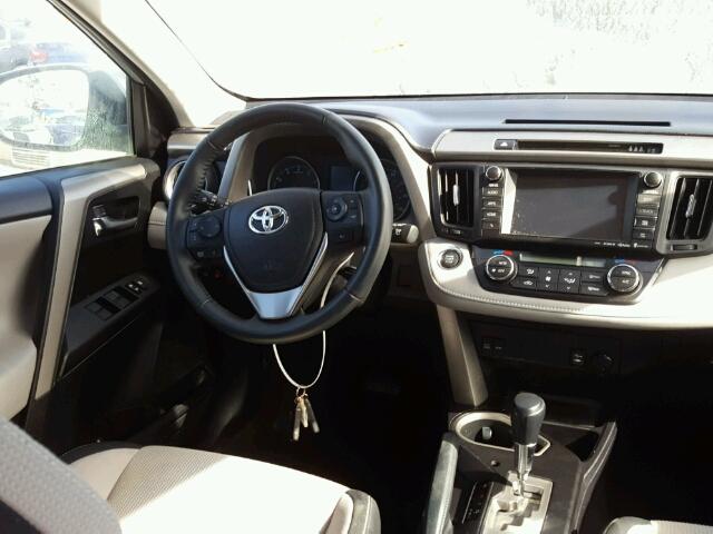 2T3WFREV4HW348943 - 2017 TOYOTA RAV4 XLE SILVER photo 9