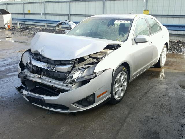 3FAHP0HA9AR403946 - 2010 FORD FUSION SE SILVER photo 2