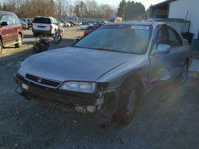 1HGCD5636TA178334 - 1996 HONDA ACCORD LX SILVER photo 2