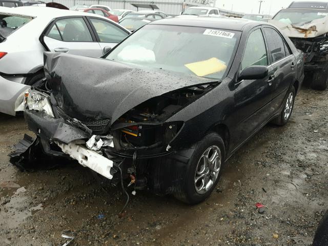 JTDBE32K230157284 - 2003 TOYOTA CAMRY LE შავი ფოტო 2