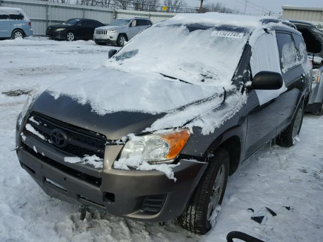 JTMZF33VX95000876 - 2009 TOYOTA RAV4 BROWN photo 2