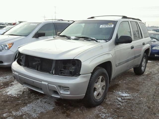 1GNDT13S442109767 - 2004 CHEVROLET TRAILBLAZE SILVER photo 2