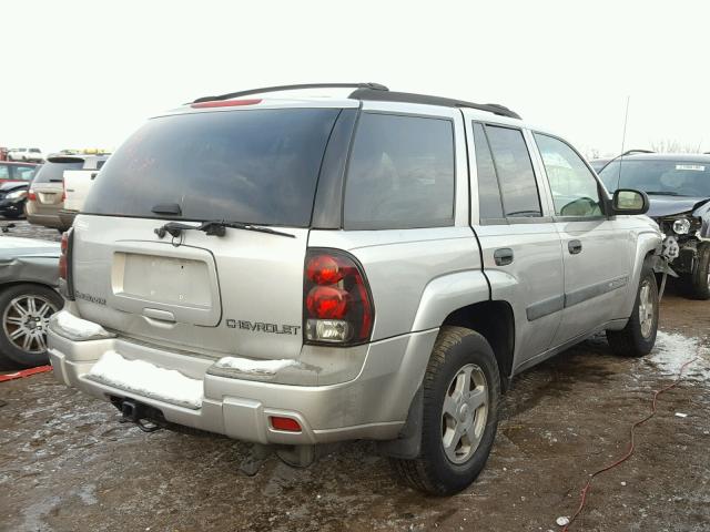 1GNDT13S442109767 - 2004 CHEVROLET TRAILBLAZE SILVER photo 4