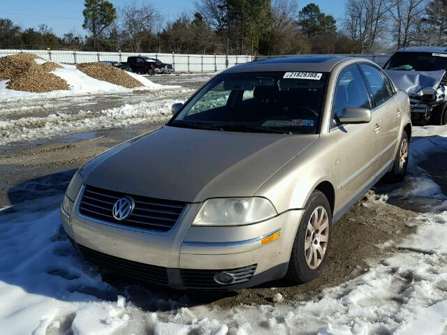 WVWPD63B01P072456 - 2001 VOLKSWAGEN PASSAT GLS TAN photo 2