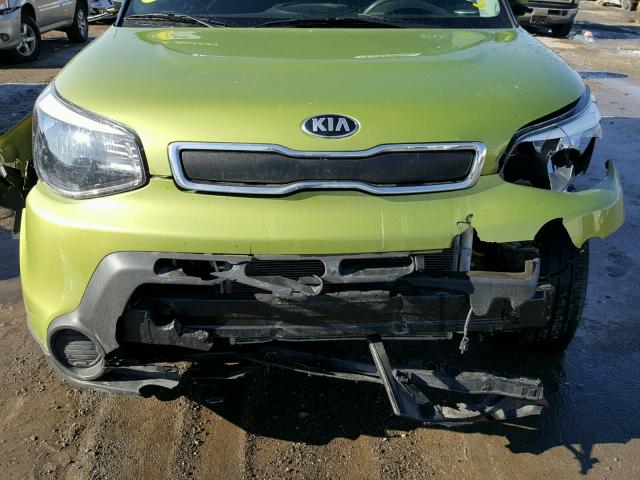 KNDJN2A28G7863339 - 2016 KIA SOUL GREEN photo 9