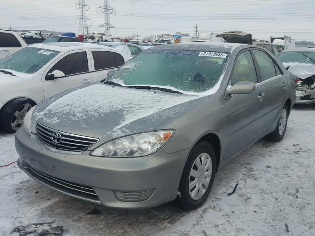 JTDBE30K663057162 - 2006 TOYOTA CAMRY LE BEIGE photo 2