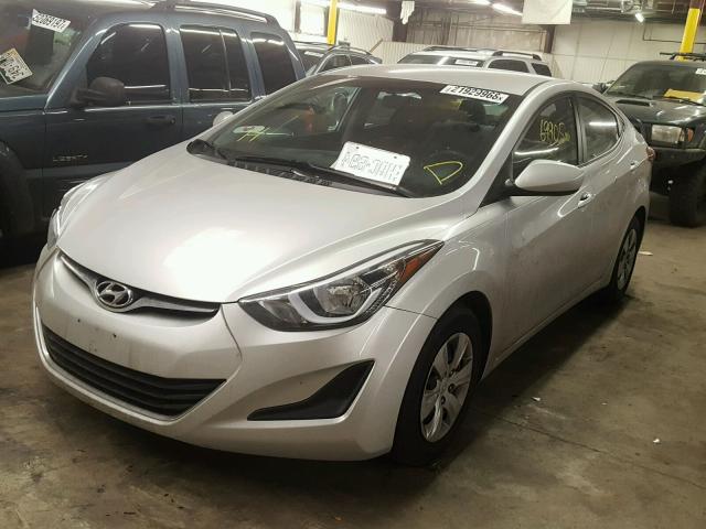 5NPDH4AE4GH699982 - 2016 HYUNDAI ELANTRA SE SILVER photo 2