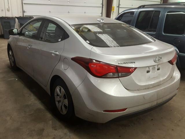 5NPDH4AE4GH699982 - 2016 HYUNDAI ELANTRA SE SILVER photo 3