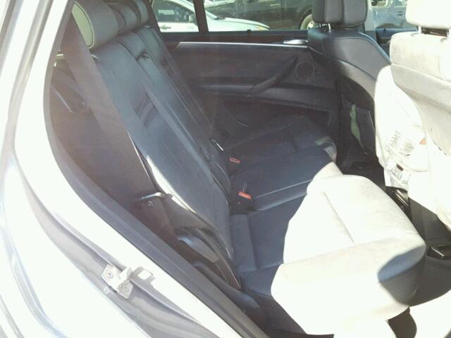 5UXZV4C56BL403083 - 2011 BMW X5 XDRIVE3 ნაცრისფერი ფოტო 6