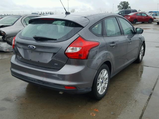 1FAHP3K24CL333583 - 2012 FORD FOCUS SE CHARCOAL photo 4