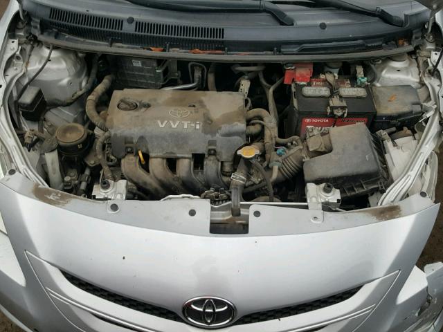 JTDBT923871042318 - 2007 TOYOTA YARIS SILVER photo 7