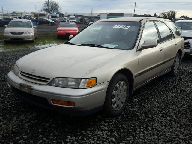 1HGCE172XSA000758 - 1995 HONDA ACCORD LX GOLD photo 2