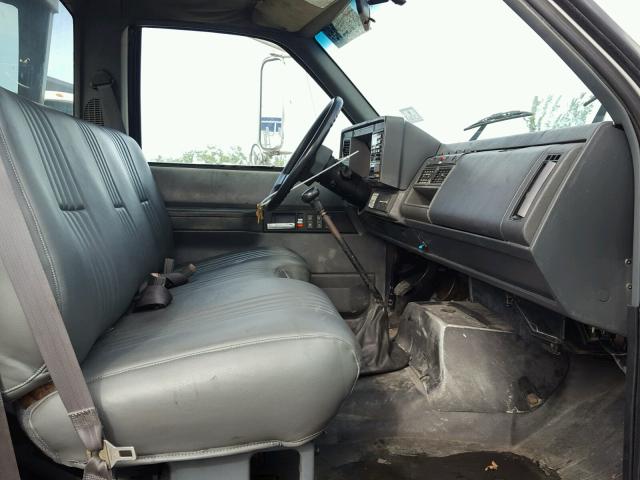 1GBJ6H1J7WJ105702 - 1998 CHEVROLET C-SERIES C WHITE photo 5